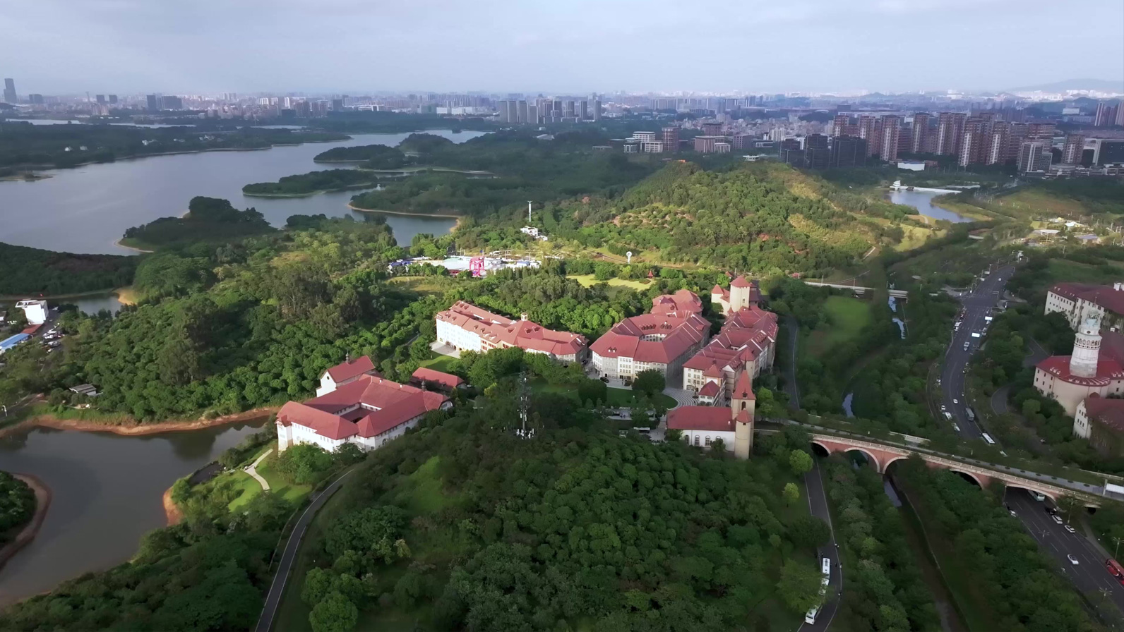 华为DriveONE数智化生产，运动域高质量制造，奋力领跑技术革新