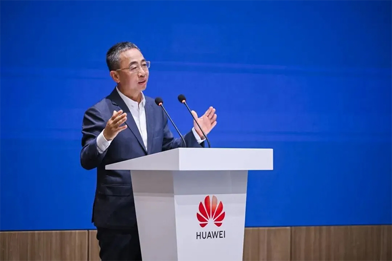 华为董事、华为数字能源总裁侯金龙
