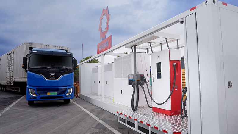 华为兆瓦超充助力重卡长途运输迈入全电物流新时代