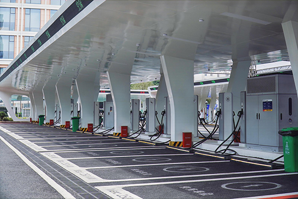 Huawei FusionCharge Powers Guiyang Quanhu Park, Advancing New Infrastructure in Guizhou