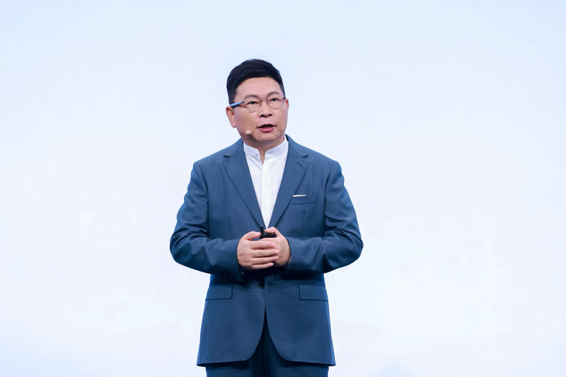 华为常务董事 产品投资评审委员会主任 终端BG董事长余承东发布华为智擎