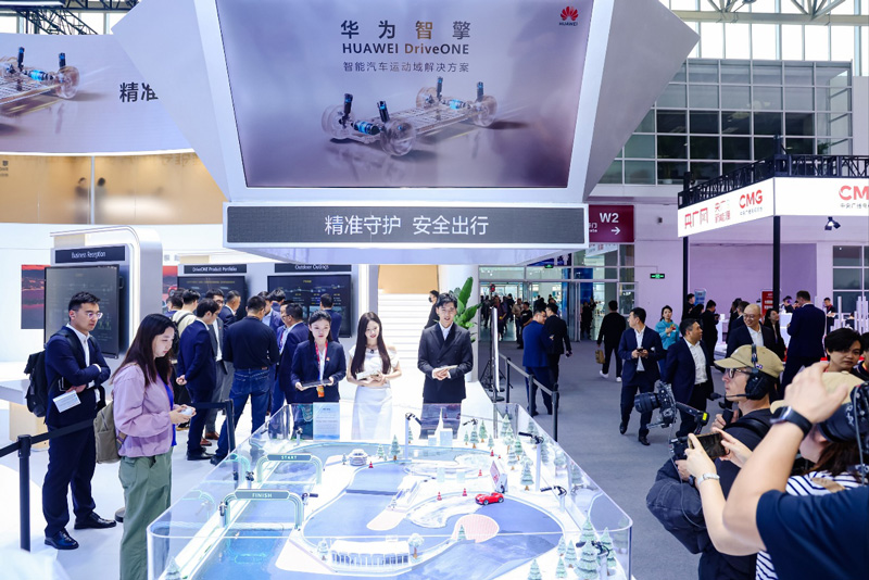 北京车展华为智擎展台