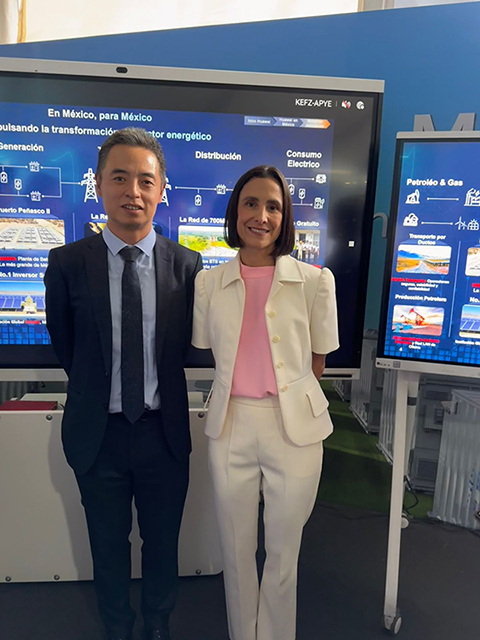 Mr. Liu Jiude, CEO de Huawei Mexico junto con la Mtra. Luz Elena Gonzalez Escobar, Titular de la Secretaría de Energía de México.