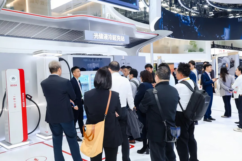 华为数字能源展台 光储液冷超充