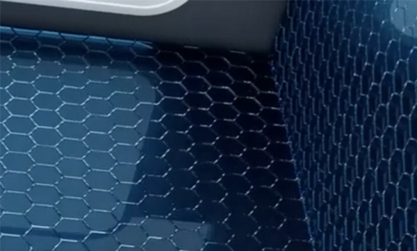 Huawei SmartLi adopts the design of a 3D cellular protection net and an all-plastic compartment design