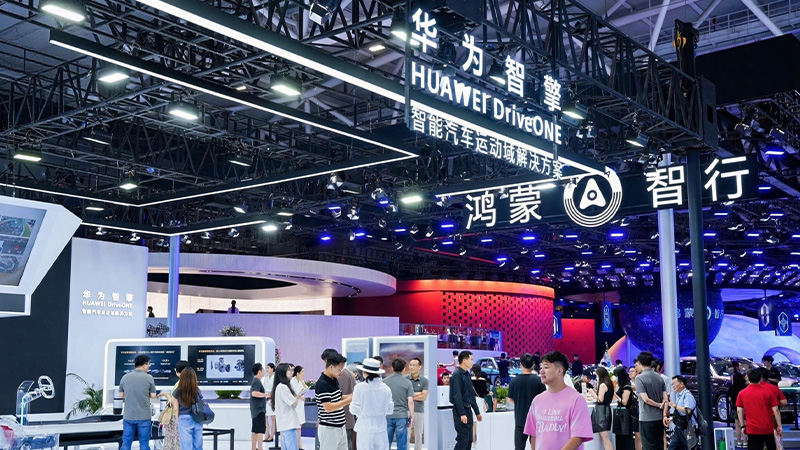 华为智擎亮相大湾区车展鸿蒙智行展馆