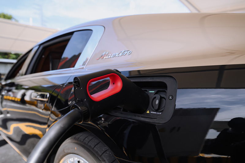 新能源汽车使用华为液冷超充充电