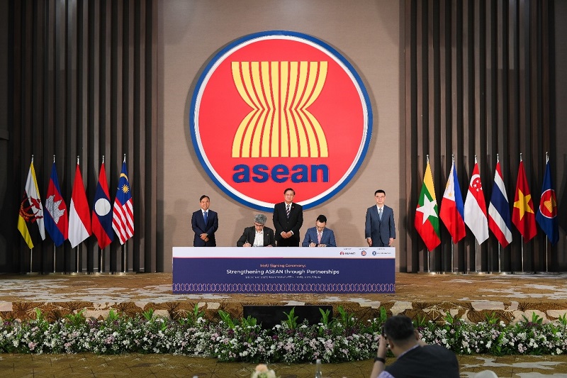 MoU Signing between ASEAN Centre for Energy and Huawei