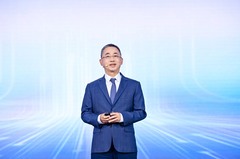 Hou Jinlong, Director of the Board of Huawei, President of Huawei Digital Power, delivered a speech   
