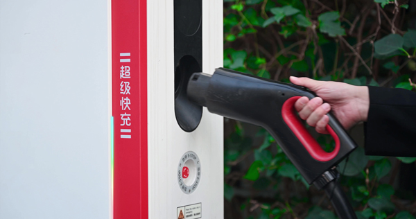 华为全液冷超级充电桩