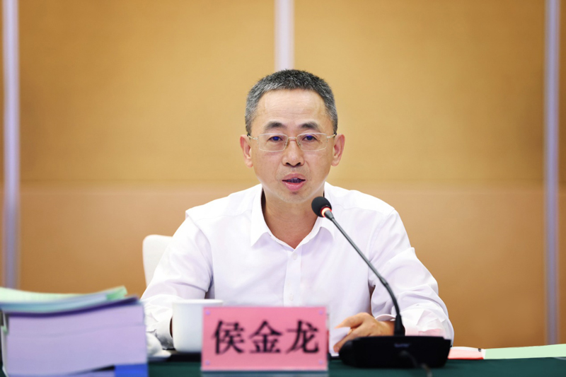 Hou Jinlong, Director of the Board of Huawei and President of Huawei Digital Power