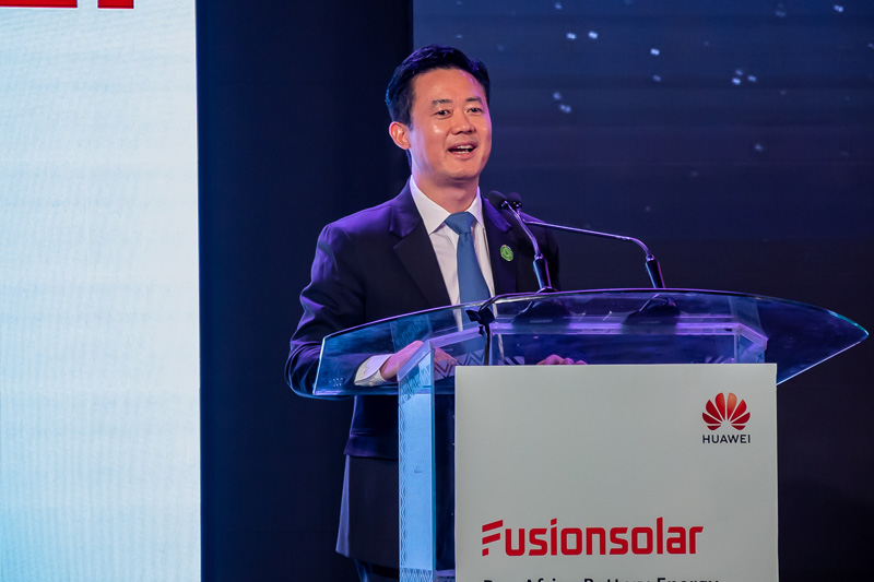 Senior Vice President of Huawei and President of Global Marketing, Sales and Services, Huawei Digital Power, Mr Charles Yang speaking at the summit