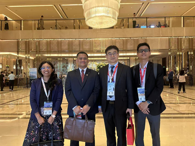 Dr. Andy and Dr. Fang Liangzhou